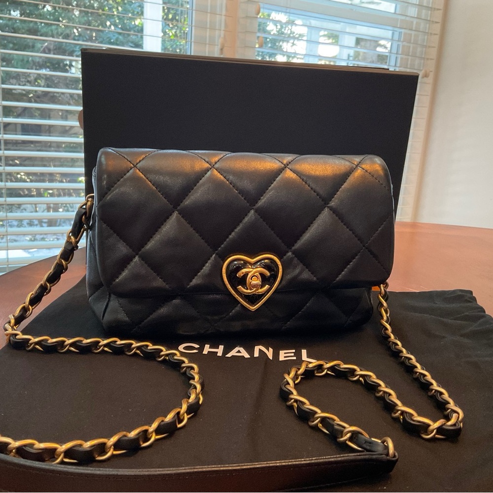 CHANEL LAMBSKIN BAG  AUTHENTIC EXCELLENT CONDITION